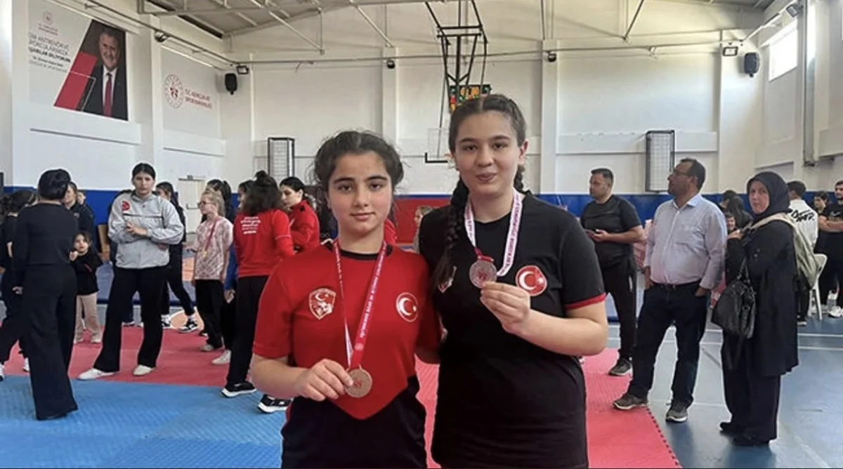 Serik Ortaokul Güreşçileri İl Birinciliğinden 2 Madalya ile Döndü