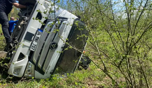 Düzce'de kalp krizi geçiren SEDAŞ'a ait vinç kamyonetinin 7 takla attığı kaza