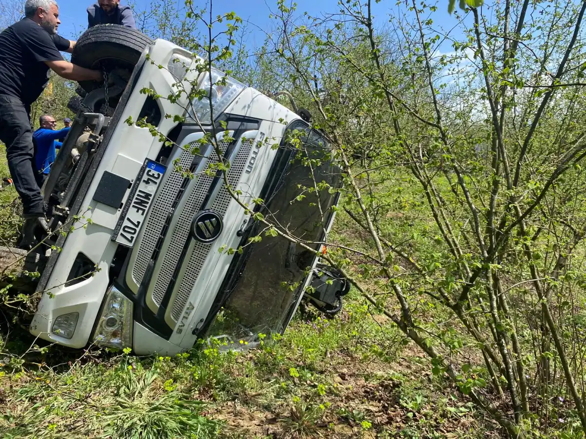 Düzce’de SEDAŞ’a Ait Vinç Kalp Krizi Nedeniyle 7 Takla Attı: Büyük Facia Önlenemedi
