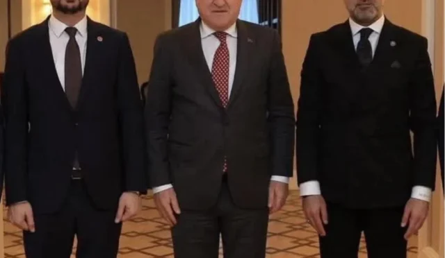 Burdur'da köylere yapılan modern halı saha yatırımları