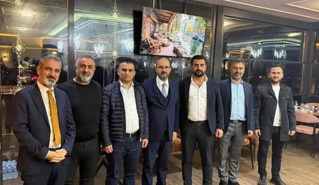 Doğubayazıt'lı ihracatçılar ve STK temsilcileri, DAİB başkan adayı Abdullah Atalar'a destek verdiler.