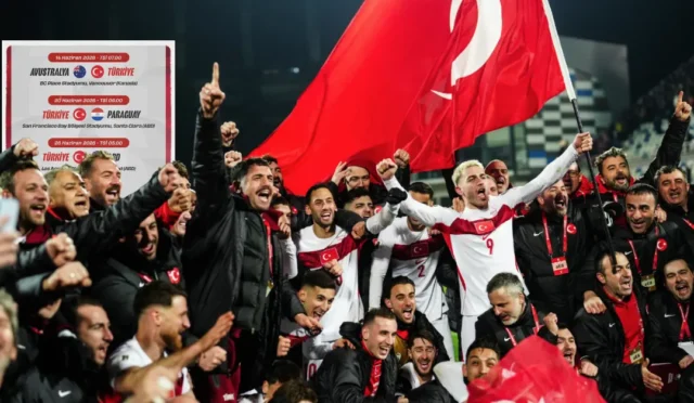A Milli Futbol Takımı oyuncuları sahada mücadele ederken