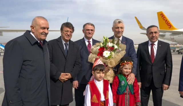 Ticaret Bakanı Ömer Bolat Van'da temaslarda bulunurken