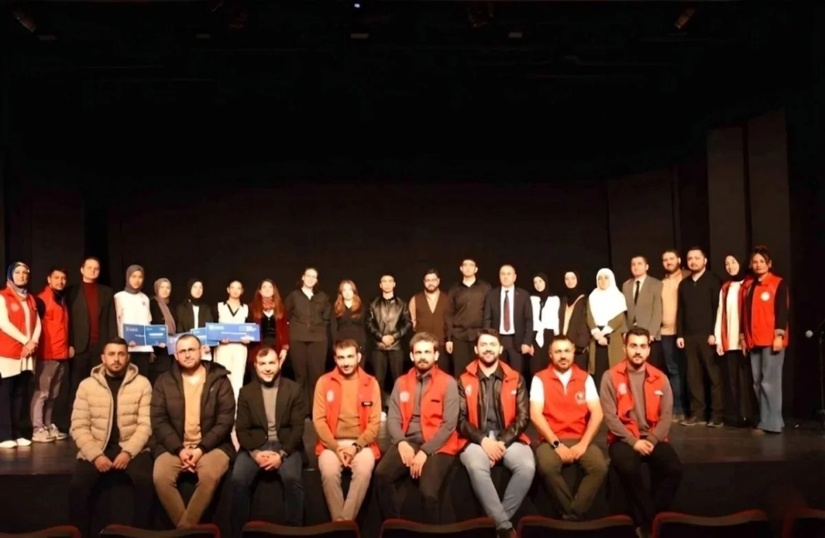 Erzurum’da Şiir Rüzgarı: Genç Yetenekler ‘Mavi Yıldırım’ Yarışmasında Kıyasıya Yarıştı
