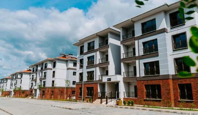 İstanbul'da inşa edilen 100 bin sosyal konut için kura çekiminin 25 Nisan'da yapılacağı duyuruldu.