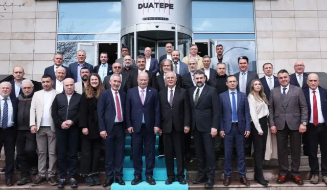 Çiçekçilik sektörü temsilcileri Ankara'da bir araya gelerek sektörün geleceği için güç birliği yaptılar.