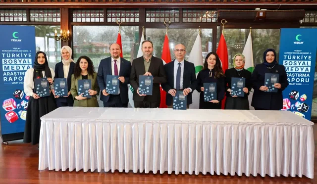 Yeşilay Genel Başkanı Doç. Dr. Mehmet Dinç sosyal medya bağımlılığına dikkat çekiyor