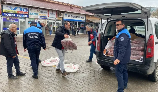 Ordu'da zabıta ekiplerinin kaçak ete el koyduğu operasyondan bir görüntü