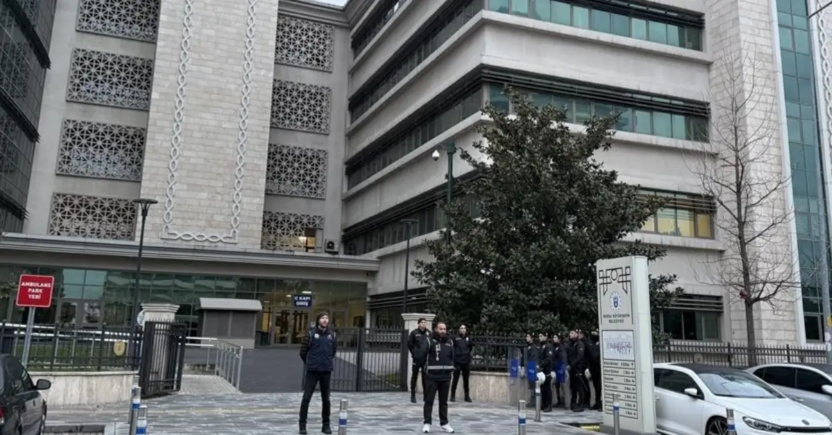 Bursa Büyükşehir Belediye Başkanı Bozbey ve 56 Şüpheli Hakim Karşısında: Rüşvet ve İmar Yolsuzluğu İddiaları Aydınlanıyor