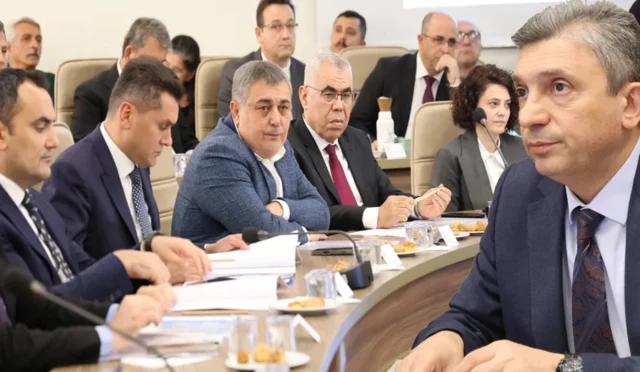 Antalya Valisi Hulusi Şahin'in başkanlığında Sıfır Atık Mavi Antalya Projesi tanıtım toplantısı