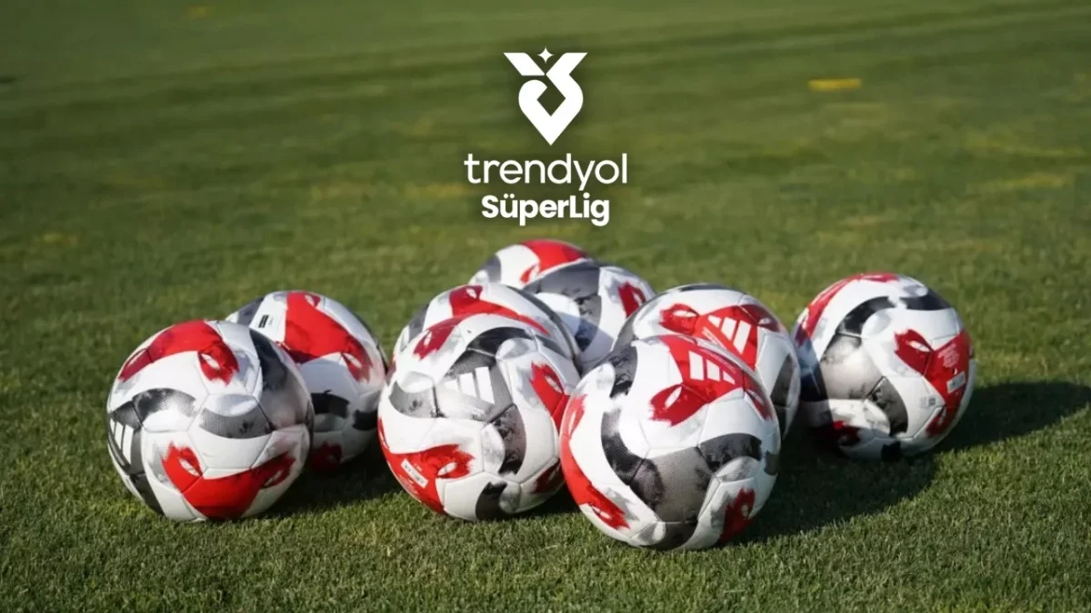Süper Lig’de Şampiyonluk Yarışı Kızışıyor: Zirveyi Belirleyecek Dev Derbiler Sahne Alıyor