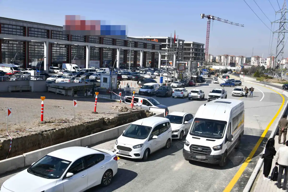 Ankara’da Bağdat Caddesi’nde Trafik Akışını Rahatlatan Yeni Düzenleme: Gimat Gross Önüne Duraklama Cebi Oluşturuldu