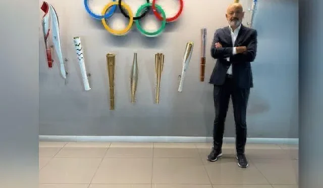 Adana Tenis Dağcılık ve Su Sporları Kulübü (ATDSK) kortlarında antrenman yapan tenisçiler