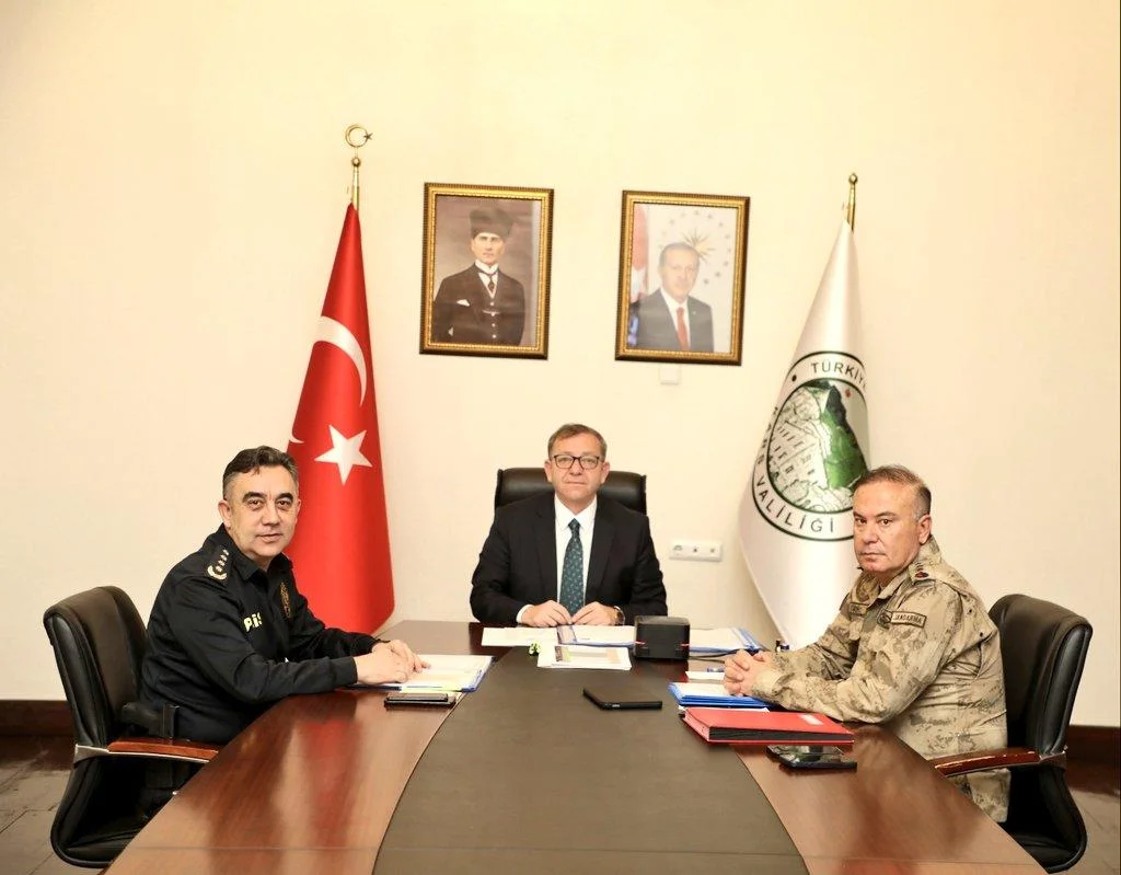 Kars’ta Güvenlik Zirvesi: Asayiş ve Kamu Düzeni VKS Aracılığıyla Değerlendirildi
