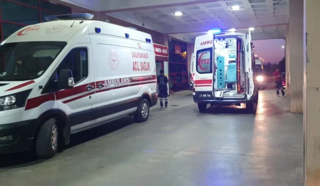 Çanakkale'de bir yurtta kalan 73 öğrencinin zehirlenme şüphesiyle hastaneye kaldırılması