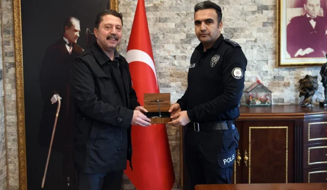 Belediye Başkanı Dr. Özer Kasap, Emniyet Müdürü Murat Dursun'u ziyaret ederek Polis Teşkilatı'nın 181. yıl dönümünü kutladı.