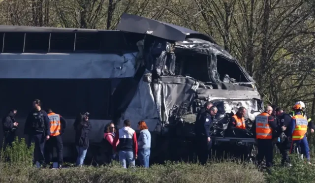 Fransa'da yüksek hızlı trenin askeri kamyonla çarpıştığı kaza