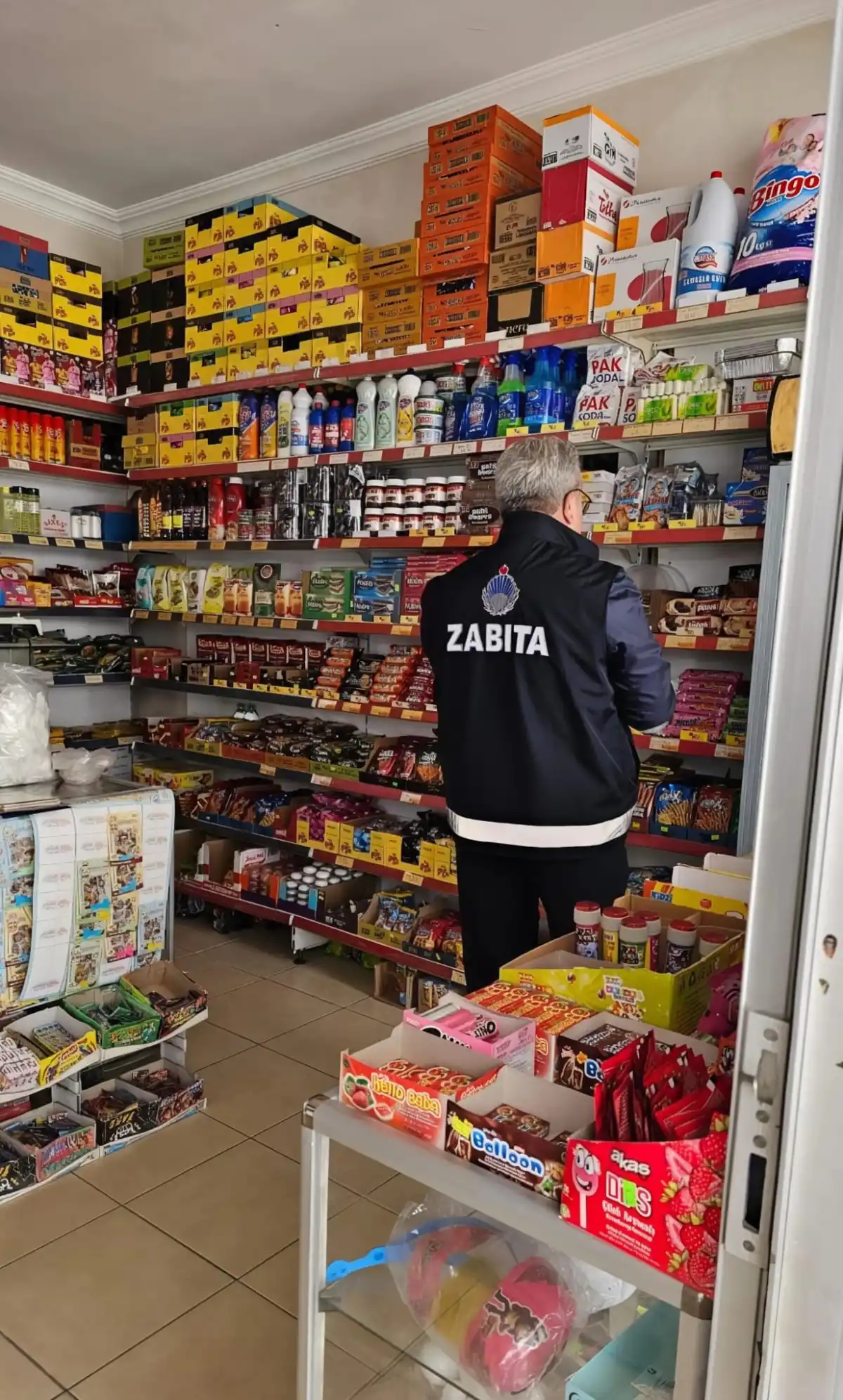 Malatya Battalgazi’de Bakkallarda Tarihi Geçmiş Ürünler Ele Geçirildi: Öğrenciler Hedef Alındı