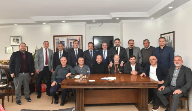 Ankara Kent Konseyi yönetimi, Pasta ve Tatlıcılar Odası Başkanı Mustafa Kahveci'yi ziyaret etti.