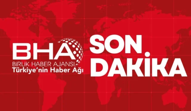Bursa Büyükşehir Belediyesi binası önünde AK Parti bayrakları