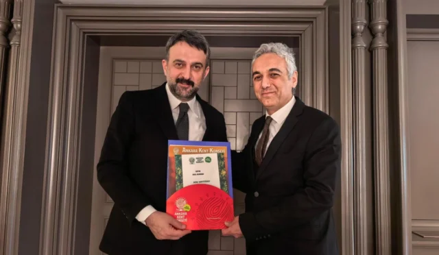 Hekimsen Sendikası ve AL-KON Konfederasyonu temsilcileri, Hekimlik Meslek Kanunu ve sağlık projeleri üzerine görüştü.