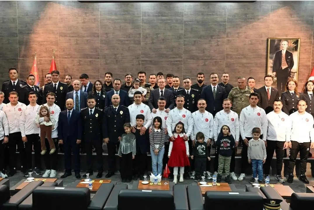Kars’ta Polis Haftası Coşkusu: Vali Polat’tan Emniyet Mensuplarına Moral ve Motivasyon Desteği
