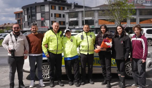 Düzce'de polis haftası kapsamında düzenlenen etkinlikte polislerin merhamet dolu anları