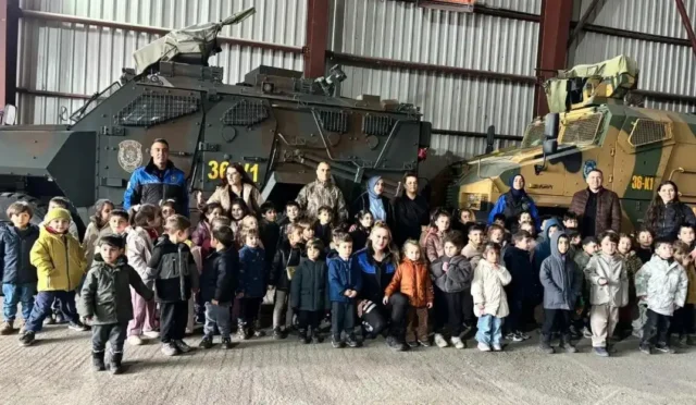 Minik öğrenciler Polis Haftası kapsamında Emniyet Müdürlüğü'nü ziyaret etti.