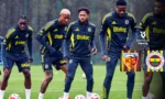 Fenerbahçe futbol takımı oyuncuları antrenman sırasında