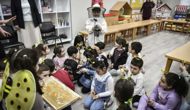 Ankara Büyükşehir Belediyesi'nin tarım eğitim programına katılan çocukların görseli