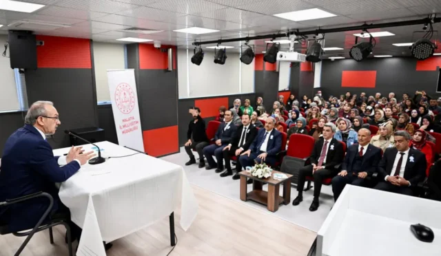 Vali Seddar Yavuz 'En İyi Narkotik Polisi: Anne' eğitim programında velilere sesleniyor.