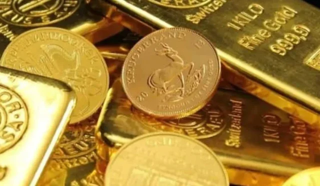 Altın gramları ve altın külçeleri yanyana duruyor, yatırım ve ekonomi teması.