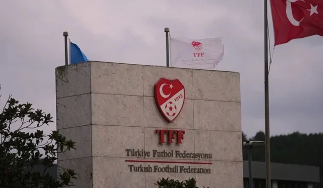 Profesyonel Futbol Disiplin Kurulu (PFDK) tarafından Süper Lig kulüplerine verilen para cezalarını gösteren görsel.