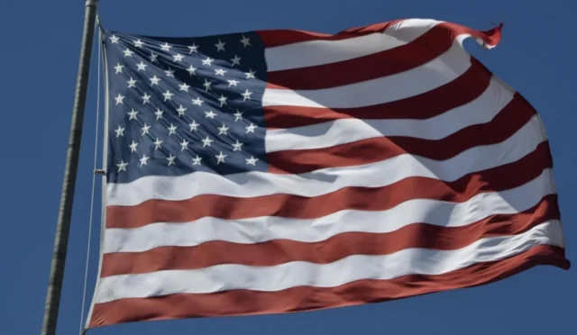 ABD Başkan Yardımcısı JD Vance, İran ile müzakereler öncesinde açıklama yapıyor.