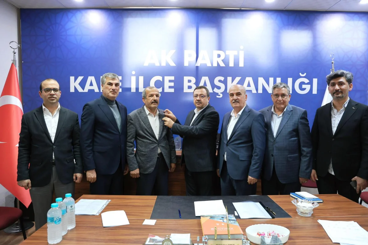 Kale Belediye Meclisi Üyesi Aslan Karadeniz AK Parti’ye Geçti: Rozetini İl Başkanı Taktı