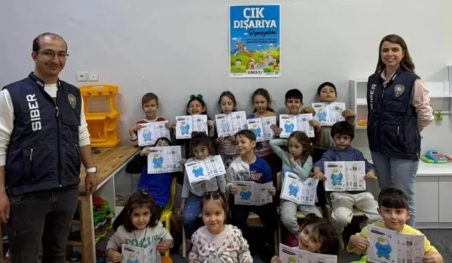 Polis memurları anaokulu öğrencilerine siber güvenlik eğitimi veriyor
