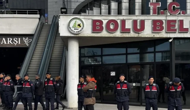Bolu Belediyesi'nde kurban bağışı adı altında usulsüzlük soruşturması kapsamında tutuklanan belediye yetkilileri
