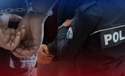 9 ilde düzenlenen siber dolandırıcılık operasyonunda şüpheliler polis tarafından gözaltına alınıyor