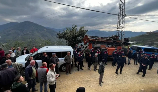 AK Parti Giresun Milletvekilleri Ali Temür ve Prof. Dr. Nazım Elmas, maden tartışmalarına ilişkin açıklama yapıyor.