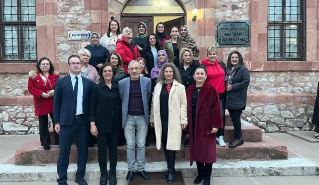 Keskin'de düzenlenen Kasaba Kültür Sanat etkinliğinde sahne alan ekip