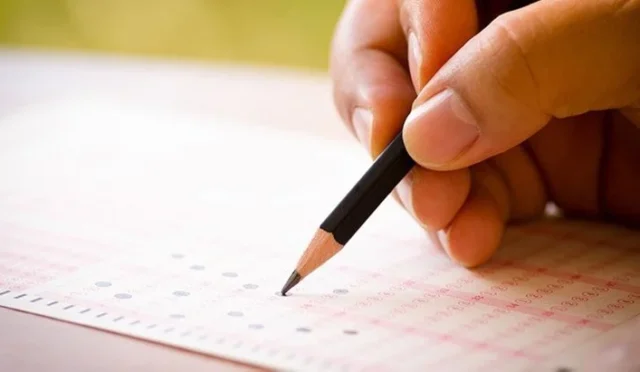 LGS başvuruları için son günün 15 Nisan'a uzatıldığını gösteren görsel