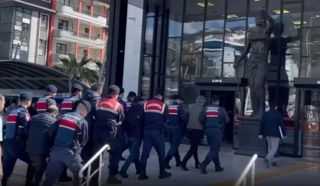 Antalya'da polis tarafından düzenlenen uyuşturucu operasyonunda ele geçirilen haplar