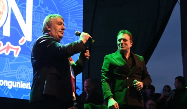 İsmail Türüt Ankara konserinde atkı olayı hakkında açıklama yapıyor