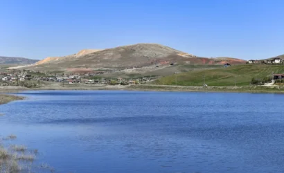 Yenilenen Kızılca Göleti'nin su dolu hali ve çevresindeki doğal yaşam