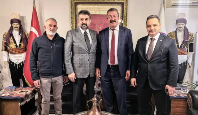 Ankara Kent Konseyi heyeti, Ankara Demirciler Esnaf ve Sanatkârlar Odası Başkanı Hayrettin Yıldırım'ı ziyaret etti.