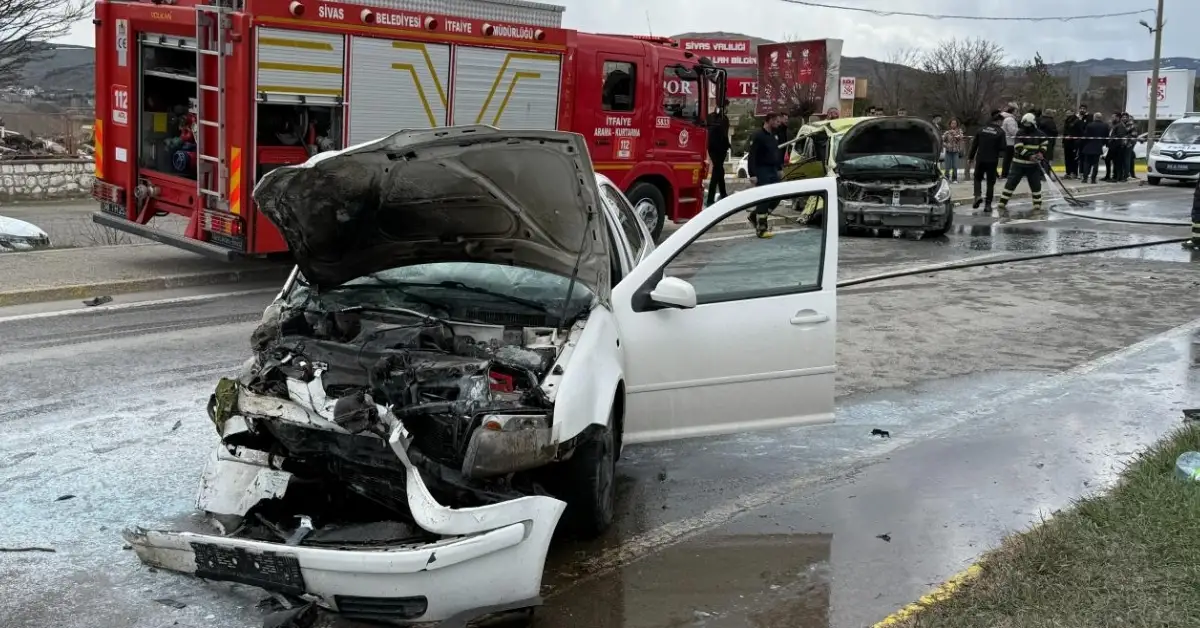 Sivas’ta Trafik Faciası: Sivasspor Altyapı Futbolcuları Taşıyan Taksi Kaza Yaptı, 4’ü Sporcu 6 Yaralı