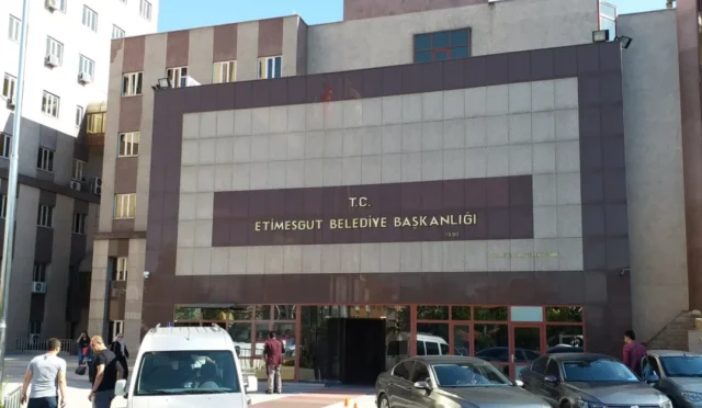Etimesgut Belediyesi'nde zimmet soruşturması kapsamında tutuklanan belediye mutemeti