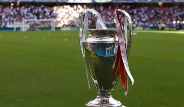 Şampiyonlar Ligi'nde yarı final heyecanı, futbolcular mücadele ediyor