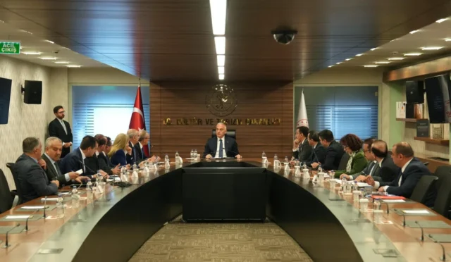 Malatya Ulu Cami ve Kervansaray'ın restorasyon çalışmalarında önemli gelişmeler yaşanıyor.