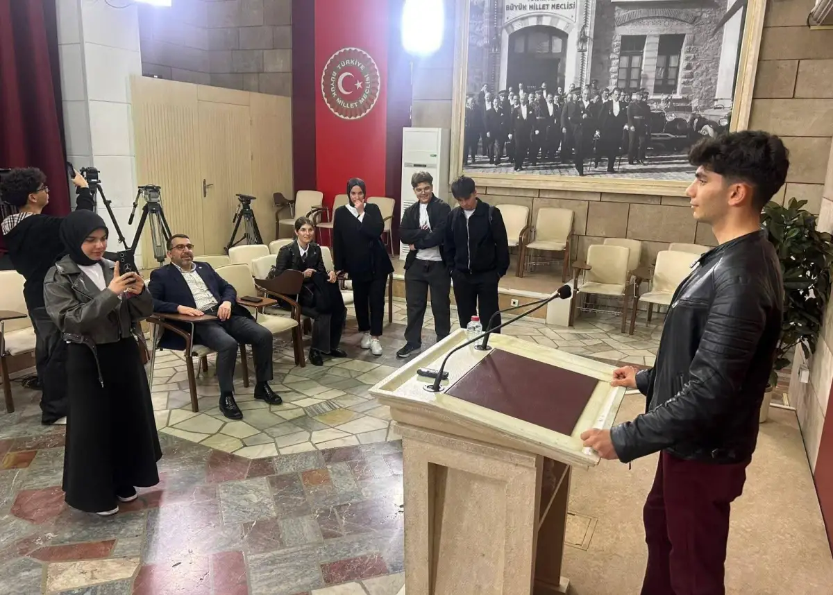 Karslı Öğrencilere TBMM’de Unutulmaz Deneyim: Milletvekili Adem Çalkın Rehberliğinde Meclis Turu